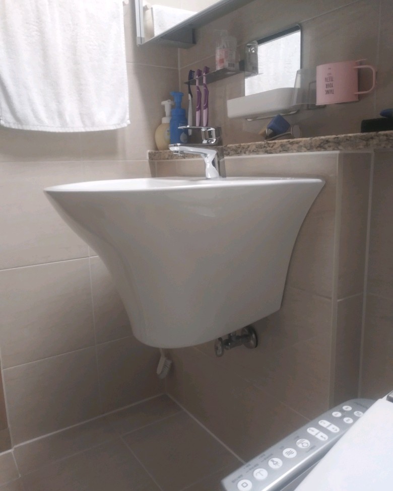세종 첫마을 7단지 세면대 철거 후 벽